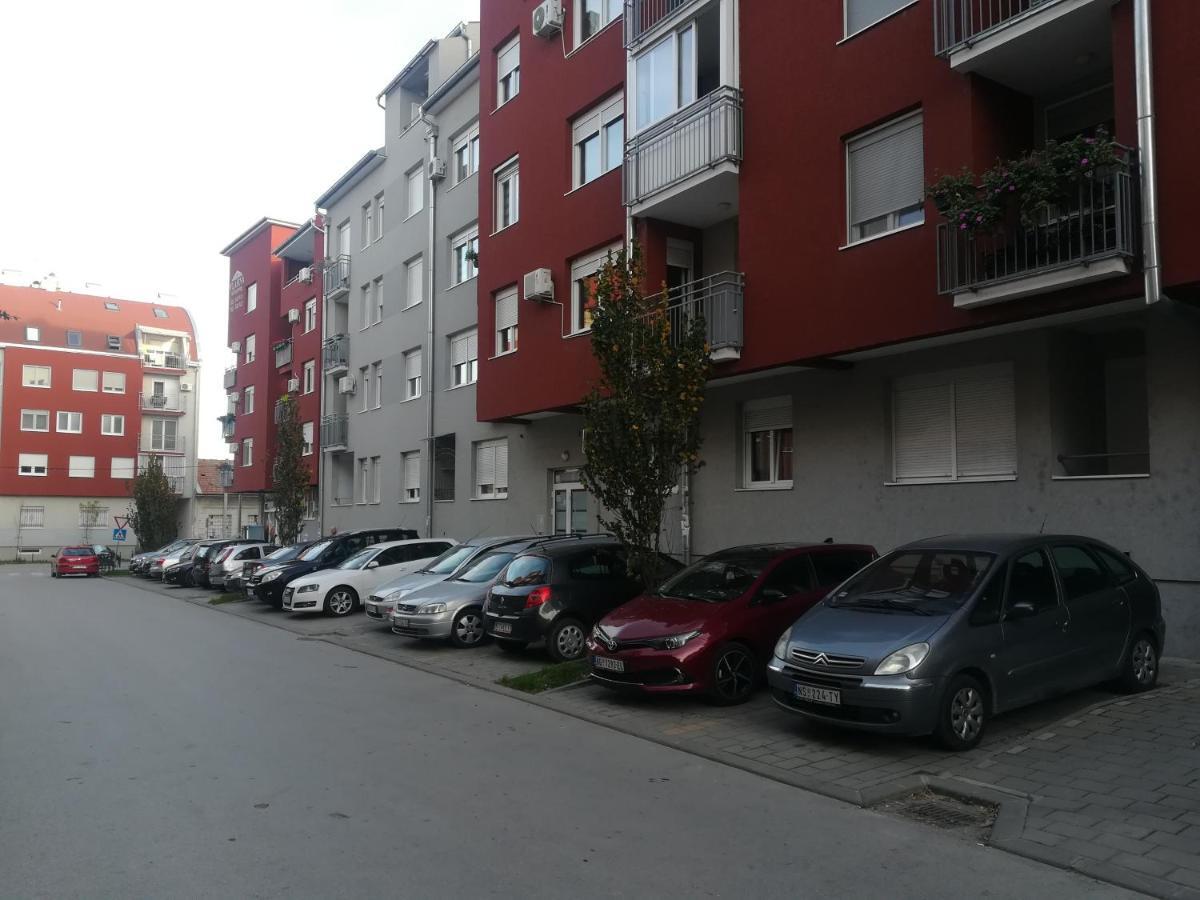 Paris Apartment -Free Private Parking نوفي ساد المظهر الخارجي الصورة